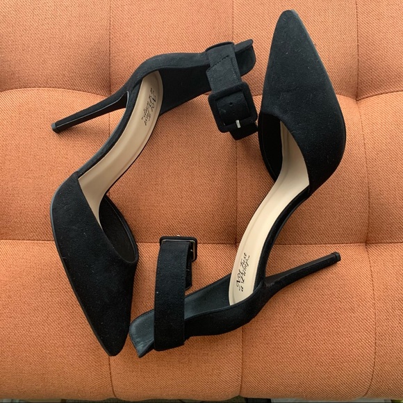 Black heeled pumped with ankle strap close toe - Picture 7 of 8